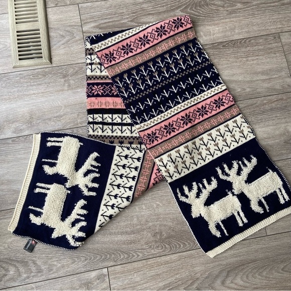 G Fashion Textured Knitted Snowflake Moose Pattern Scarf - Picture 10 of 13